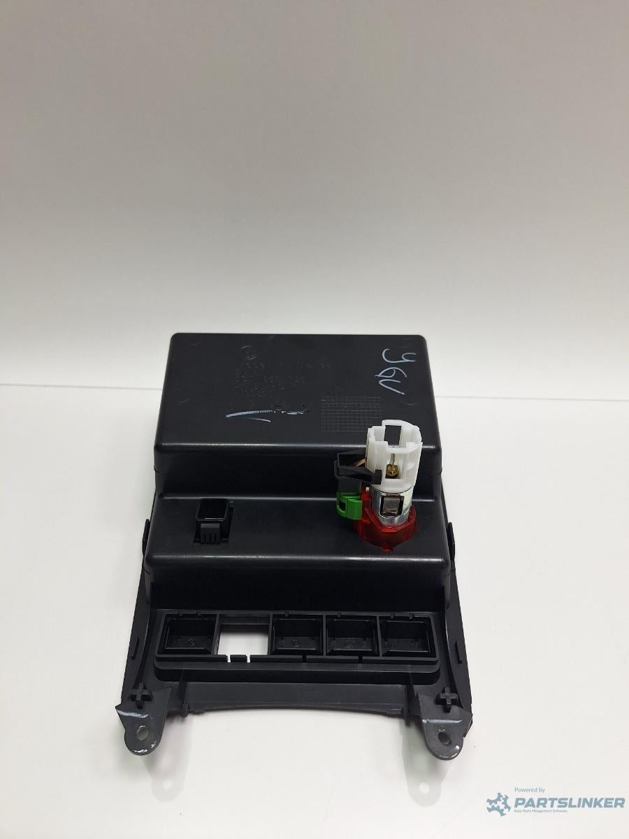 Sertar consolă centrală VOLKSWAGEN JETTA IV 162, 163, AV3, AV2 2012 1.6 TDI CAYC 77KW|105HP 2012