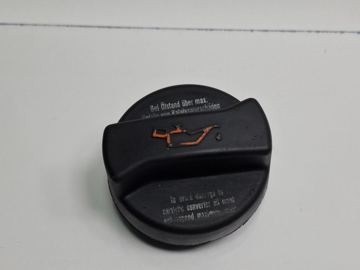 Buson umplere ulei SKODA FABIA 6Y2 1999 - 20081.4 16V AUA, BBY, BKY 06B103485C