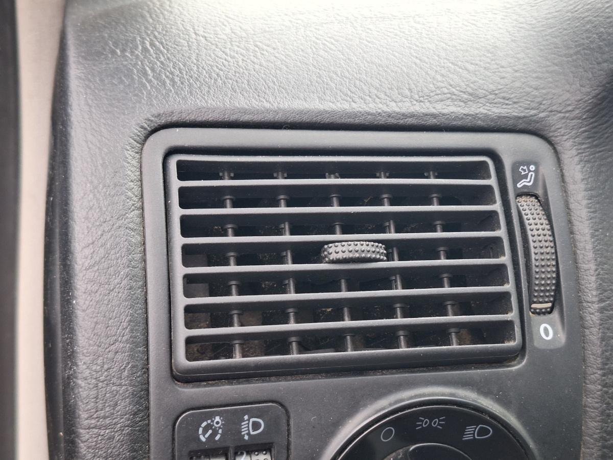 Grila de ventilatie laterala panou de bord stanga VOLKSWAGEN GOLF IV Variant 1J5 1999 - 2006