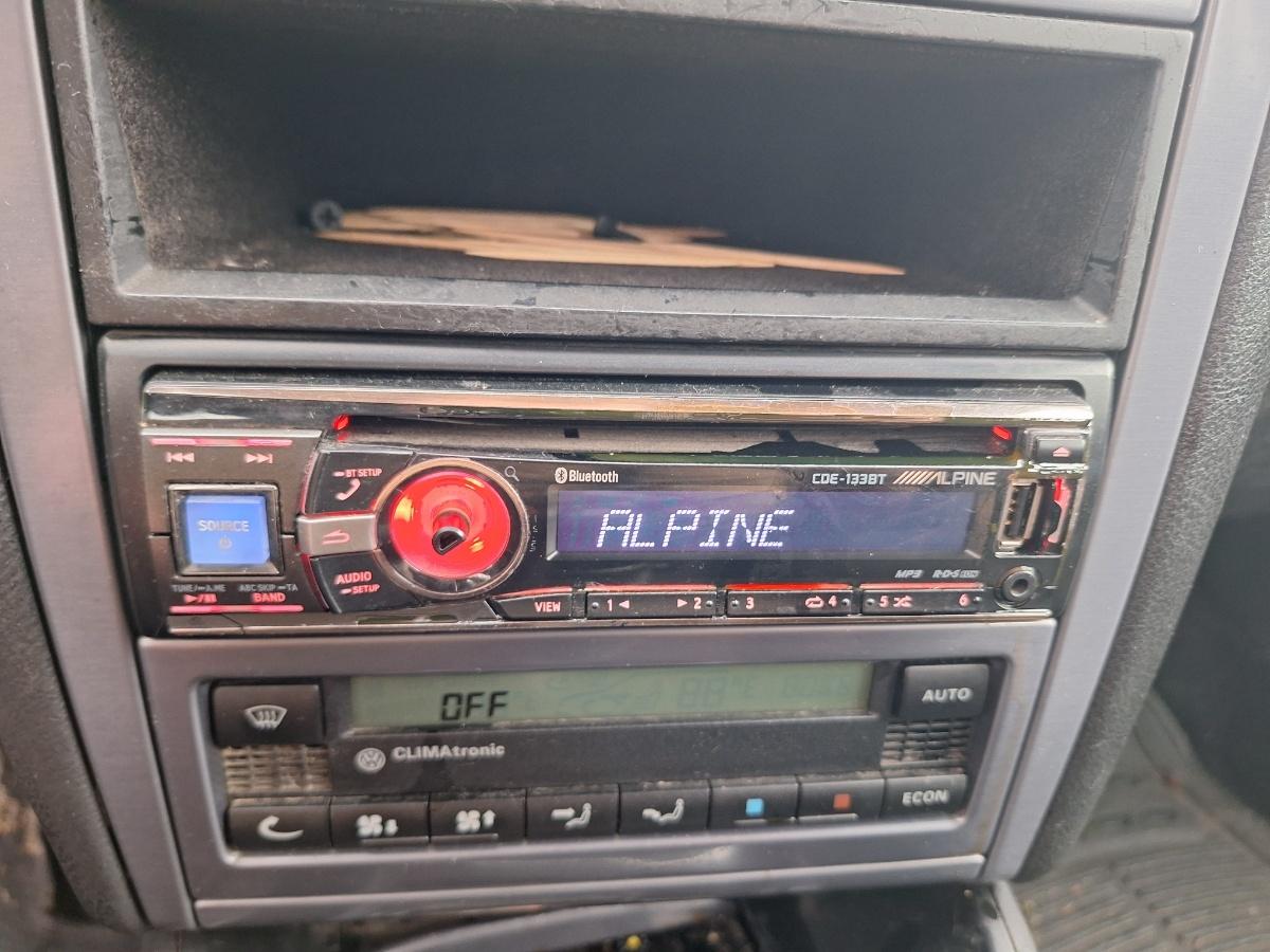 Player CD USB DAB VOLKSWAGEN GOLF Pioneer CDE - 133BT