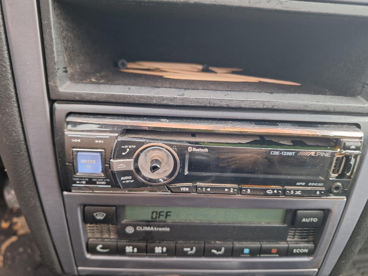 Player CD USB DAB VOLKSWAGEN GOLF Pioneer CDE - 133BT