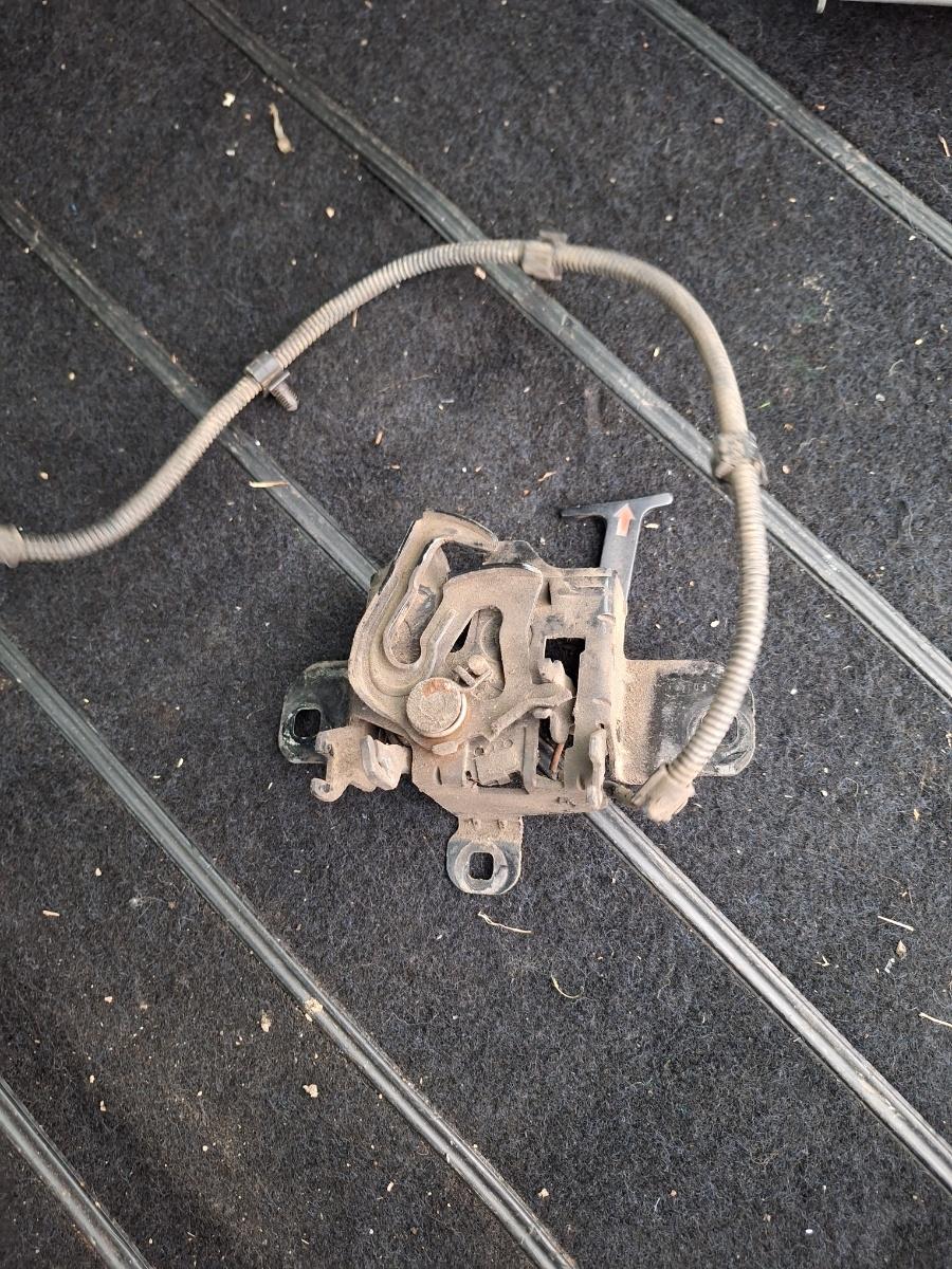 Inchizatoare capota motor VOLKSWAGEN GOLF IV Variant 1J5 1999 - 2006