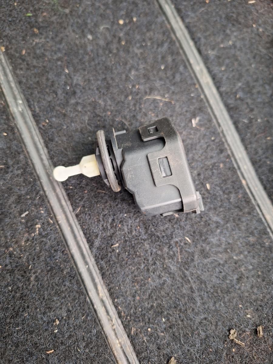 Motoras reglaj nivel faruri VOLKSWAGEN GOLF IV Variant 1J5 1999 - 2006