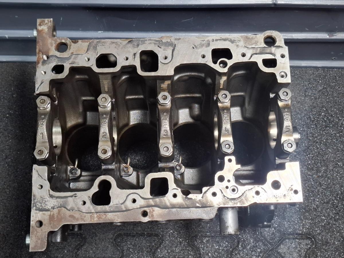 Bloc motor gol SKODA OCTAVIA III 5E3, NL3, NR3 2014 - 2020 1.6 TDI DDYA DGTE CRKB CLHA  04L023A