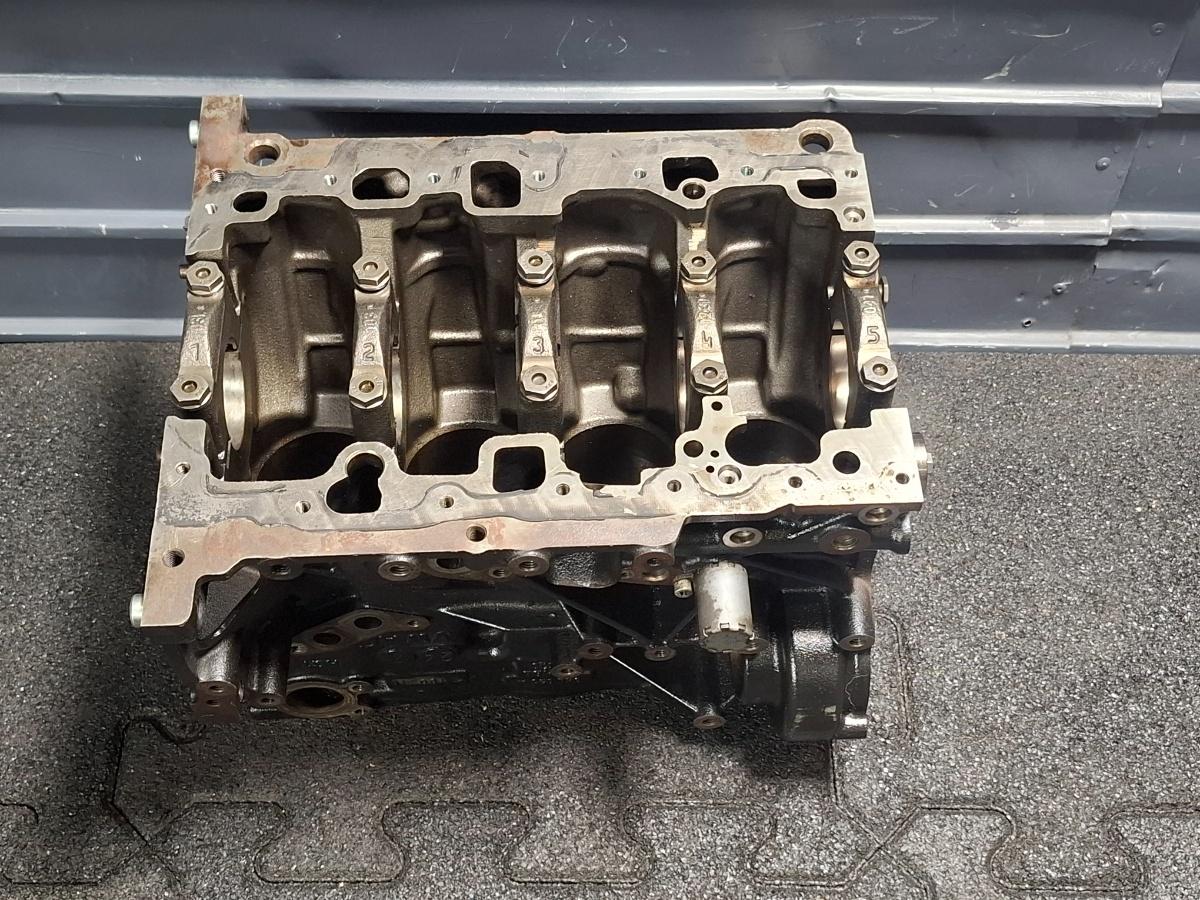 Bloc motor gol SKODA OCTAVIA III 5E3, NL3, NR3 2014 - 2020 1.6 TDI DDYA DGTE CRKB CLHA  04L023A