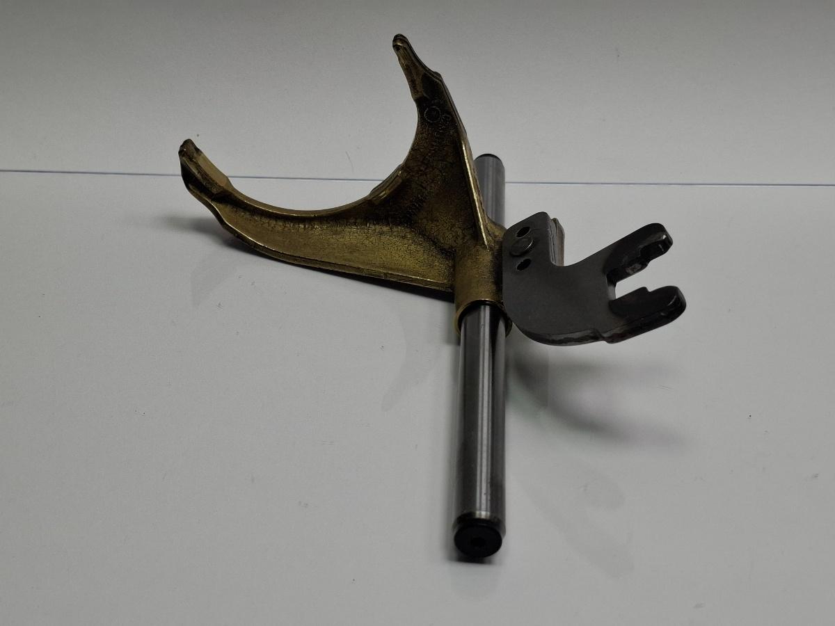 Furca cuplare trepte 5/6 VOLKSWAGEN TOURAN 1T1, 1T2 2003 - 20102.0 TDI BMM  02M311562N
