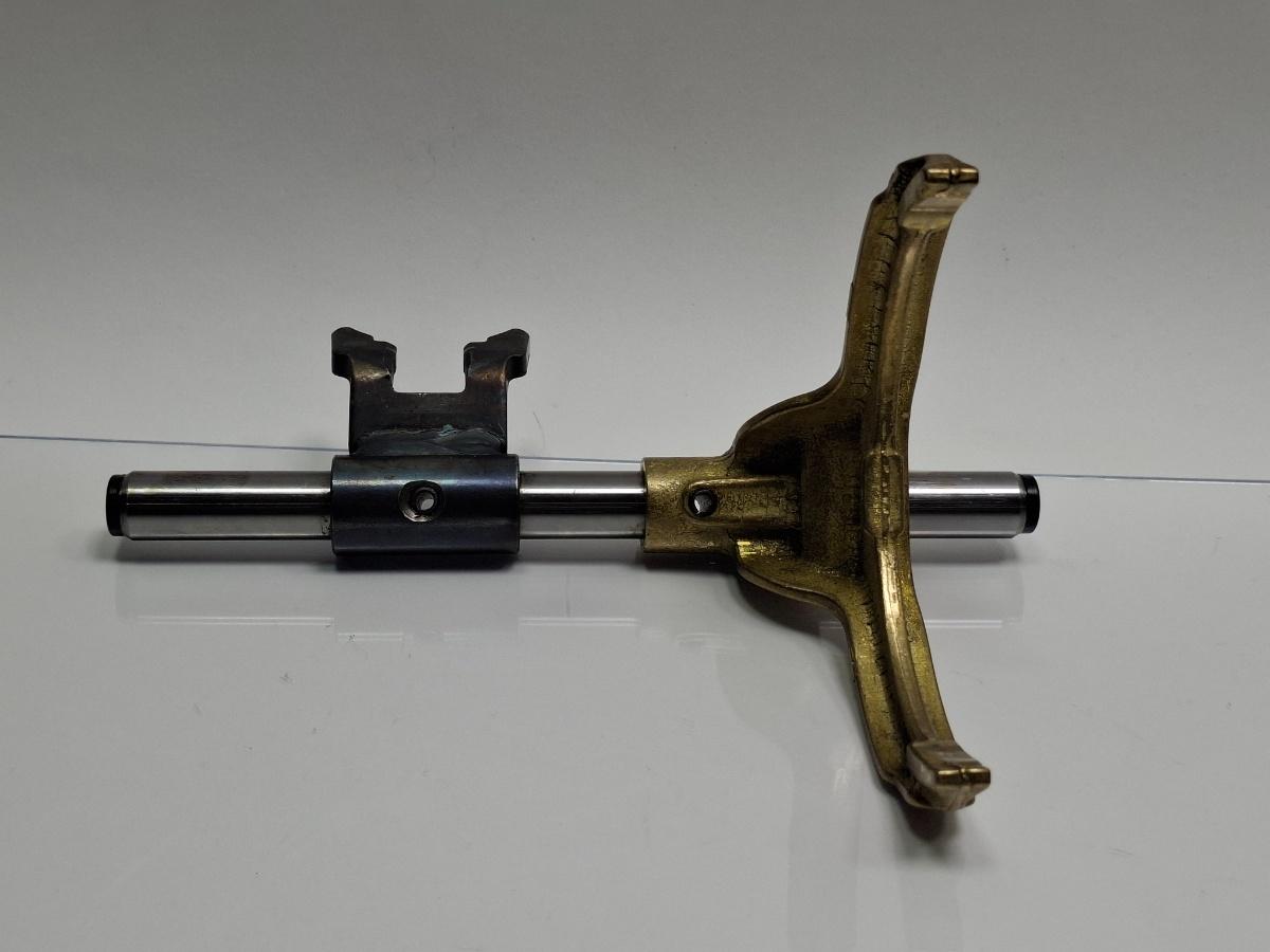 Furca cuplare trepte 3/4 VOLKSWAGEN TOURAN 1T1, 1T2 2003 - 20102.0 TDI BMM  02M311559L