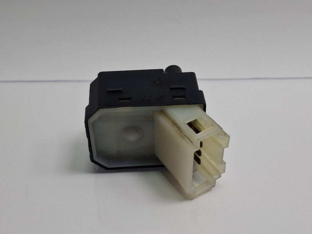 Buton reglaj oglinzi VOLKSWAGEN CADDY II Box 9K9A 1995 - 20041.9 SDI AEY, AYQ 1H0959565