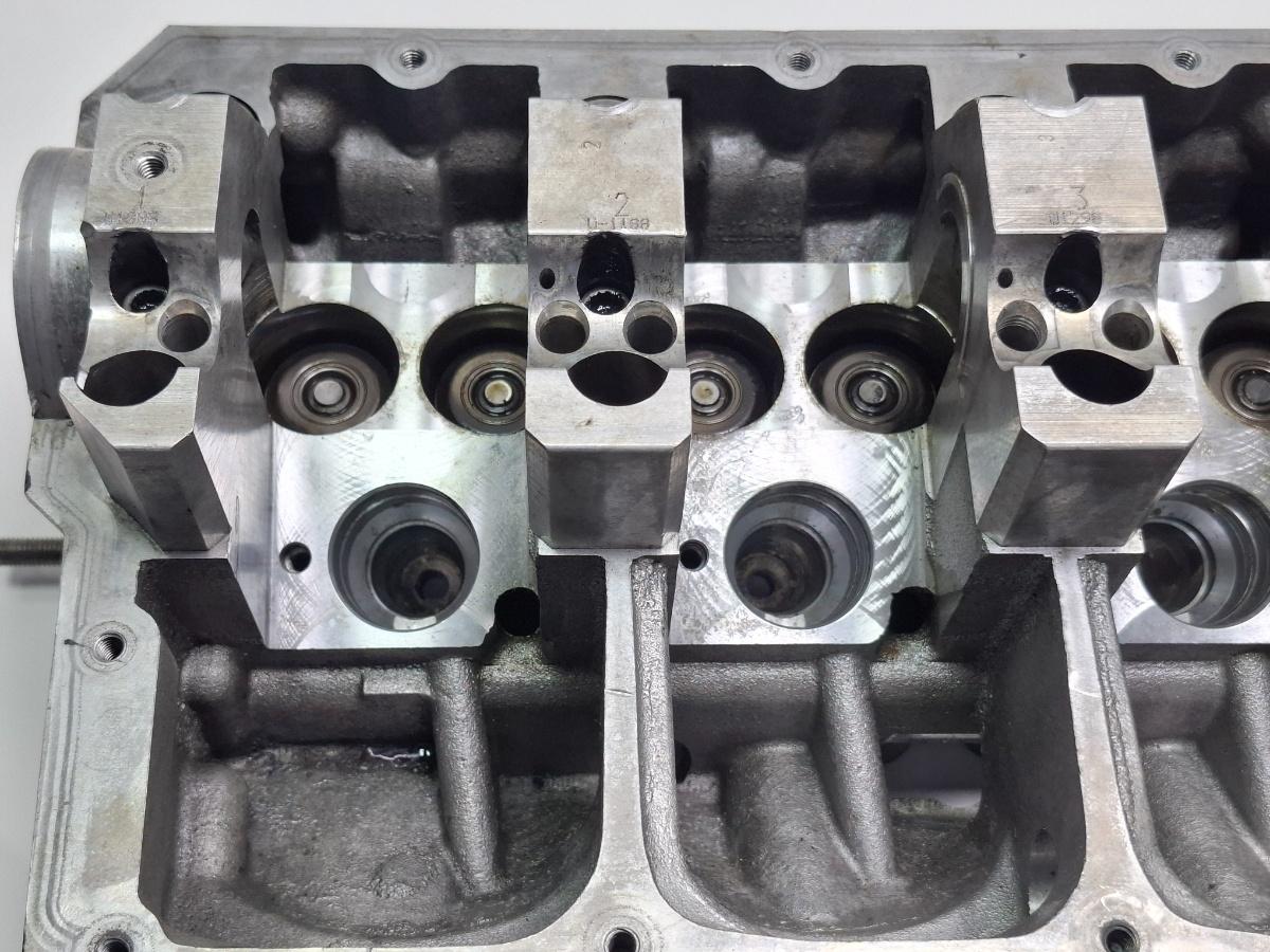Chiulasa motor VOLKSWAGEN CADDY III Box 2KA, 2KH, 2CA, 2CH 2004 - 2010 2.0 SDI BDJ, BST 038103373R