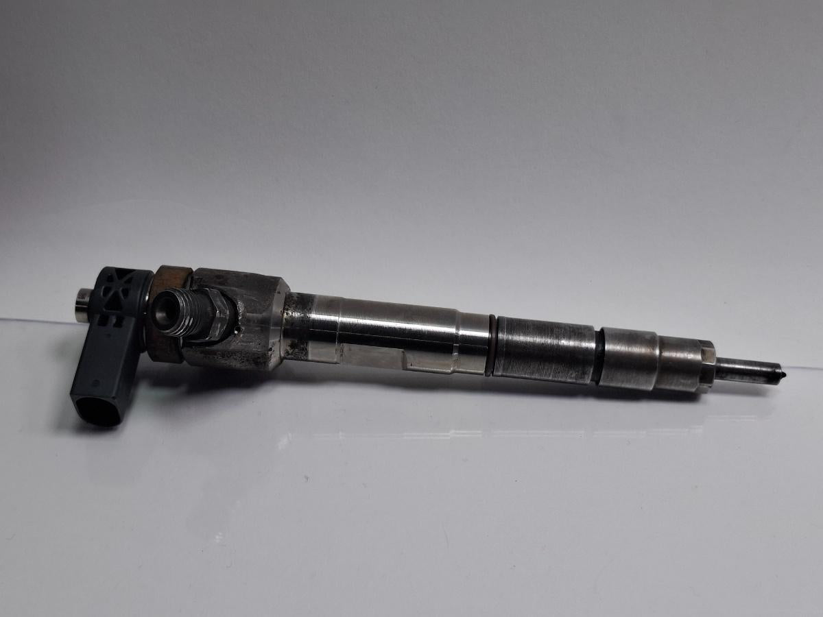 Injector VOLKSWAGEN CADDY IV Estate SAB, SAJ 2015 - >2.0 TDI CUUD, DFSD 04L130277AC