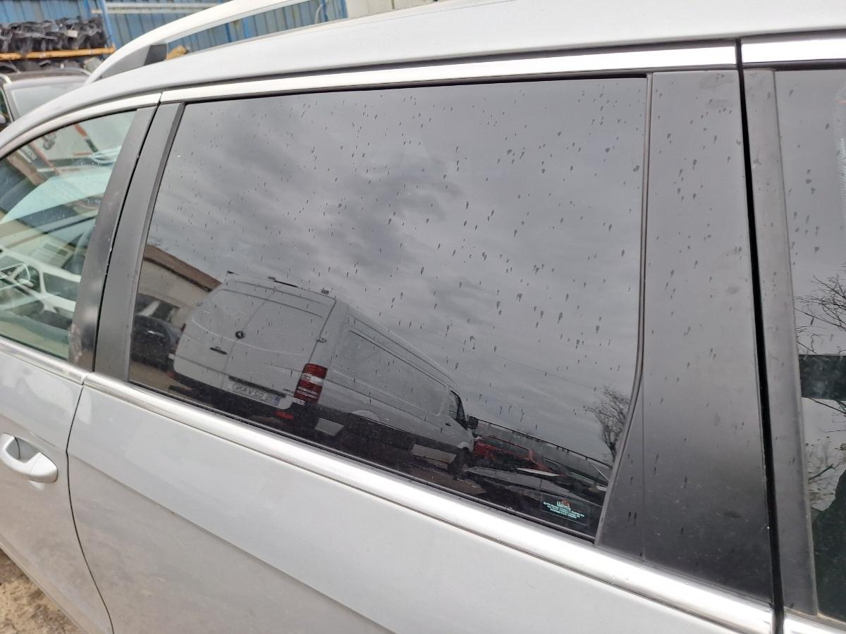 Geam portiera spate stanga VOLKSWAGEN PASSAT 365 variant / kombi 2010 - 2014