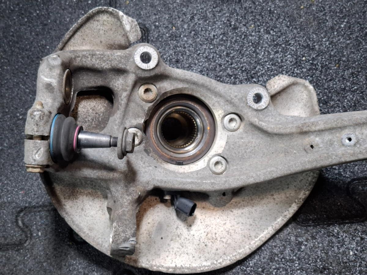 Fuzeta stanga fata AUDI Q5 8RB / A4 B8 2010 - 2015  8K0407241Q