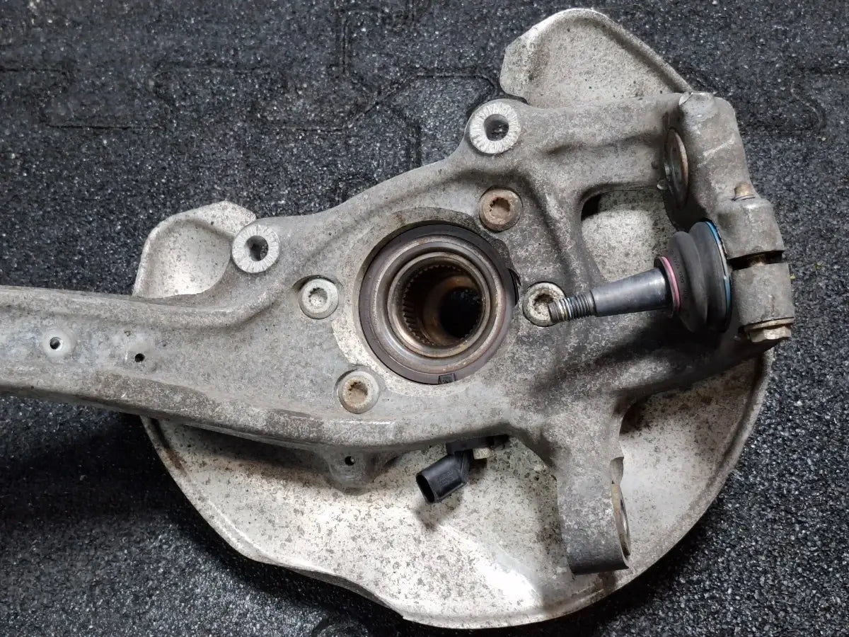 Fuzeta dreapta fata AUDI A4 B8 2010 - 2015 8K0407242Q , 8K0407254AB