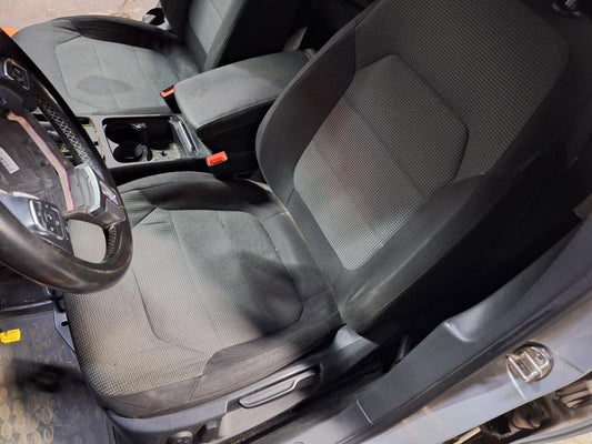 Scaun fata sofer stanga VOLKSWAGEN PASSAT 365 2010 - 2014