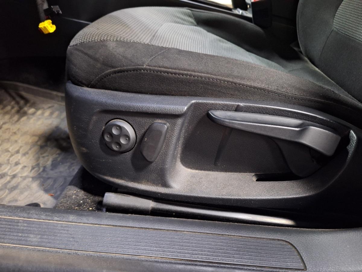 Scaun fata sofer stanga VOLKSWAGEN PASSAT 365 2010 - 2014
