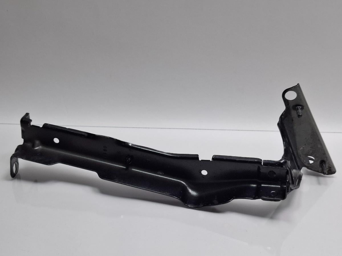Suport aripa stanga fata AUDI A4 IV Avant 8K5, B8 2007 - 20152.0 TDI CAGA, CJCA, CMEA, CMFA 8K0821135C