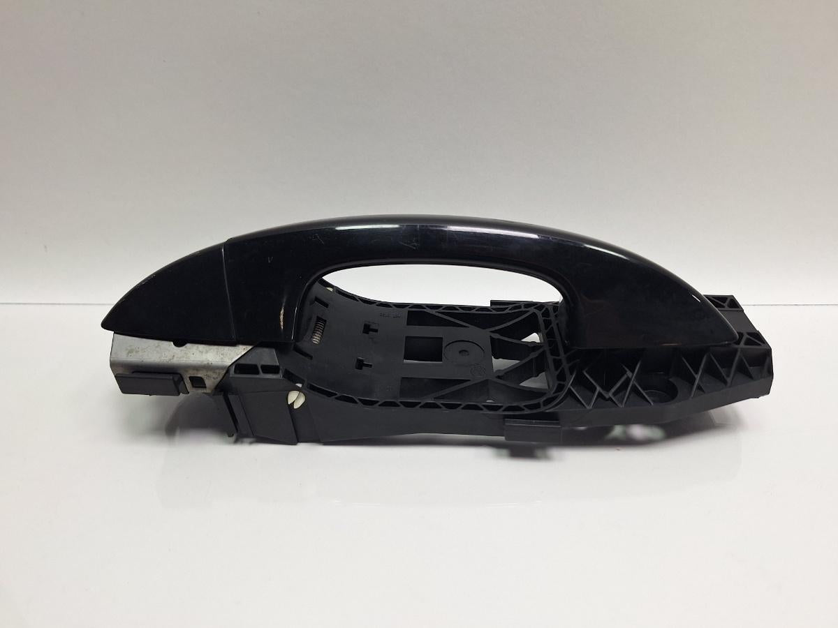 Maner/suport exterior usa stanga fata VOLKSWAGEN GOLF VI 5K1 2008 - 20132.0 TDI CBDC, CLCA 5N0837885G , 1K8837205E