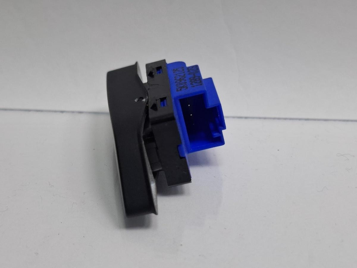 Buton blocare usi VOLKSWAGEN GOLF VI 5K1 2008 - 20132.0 TDI CBDC, CLCA 5K0962125