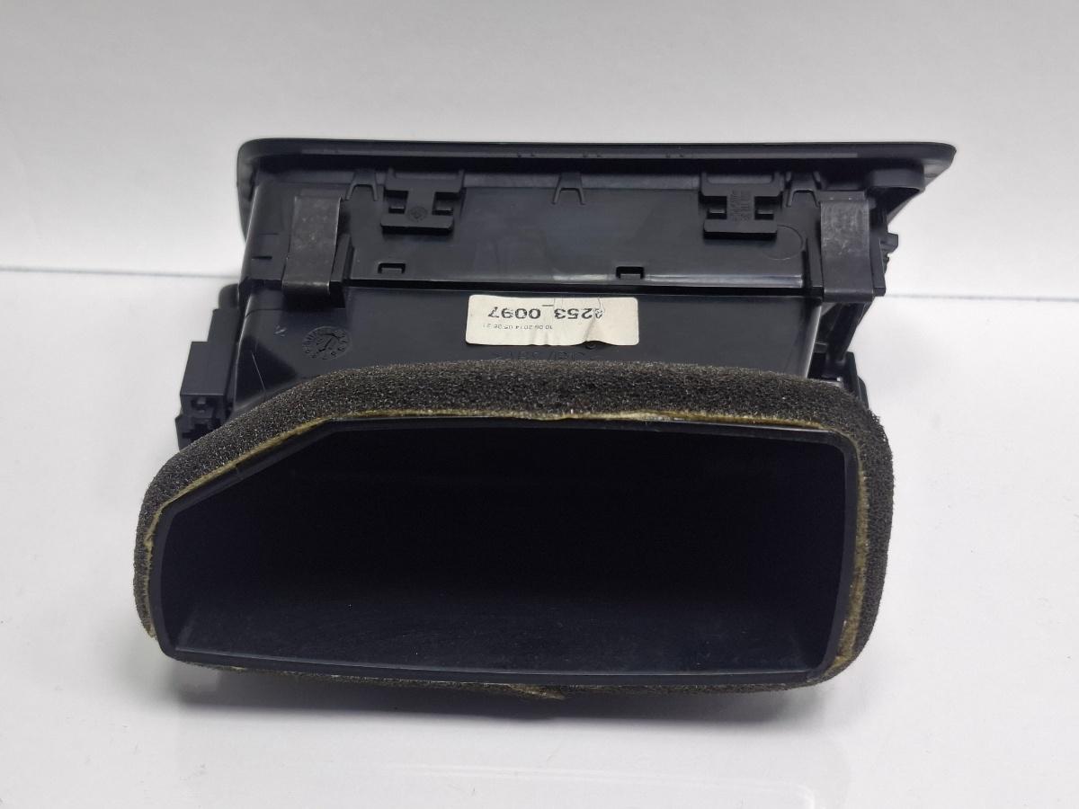 Grila ventilatie dreapta VOLKSWAGEN PASSAT 365 2010 - 20142.0 2.0 TDi BlueMotion CFFB 3AB819702A