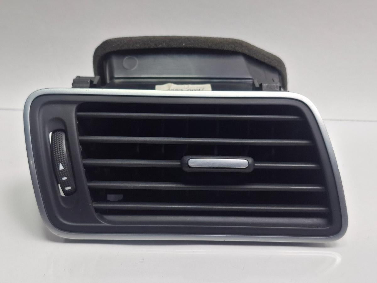 Grila ventilatie dreapta VOLKSWAGEN PASSAT 365 2010 - 20142.0 2.0 TDi BlueMotion CFFB 3AB819702A