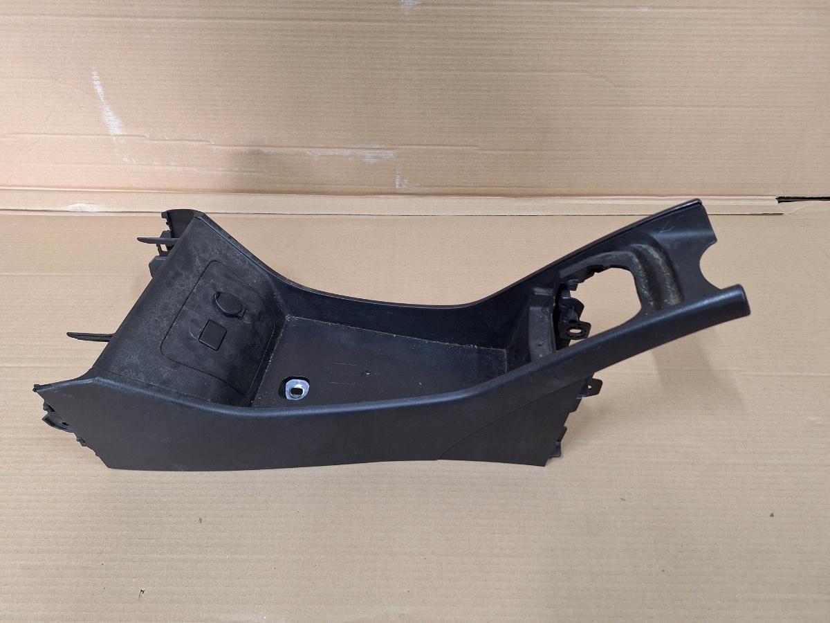 Consola centrala TOYOTA PRIUS _W3_ 2008 - >1.8 Hybrid 2ZR-FXE 58823-47020