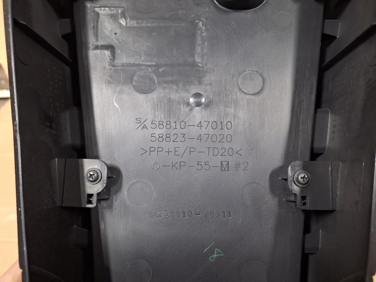 Consola centrala TOYOTA PRIUS _W3_ 2008 - >1.8 Hybrid 2ZR-FXE 58823-47020