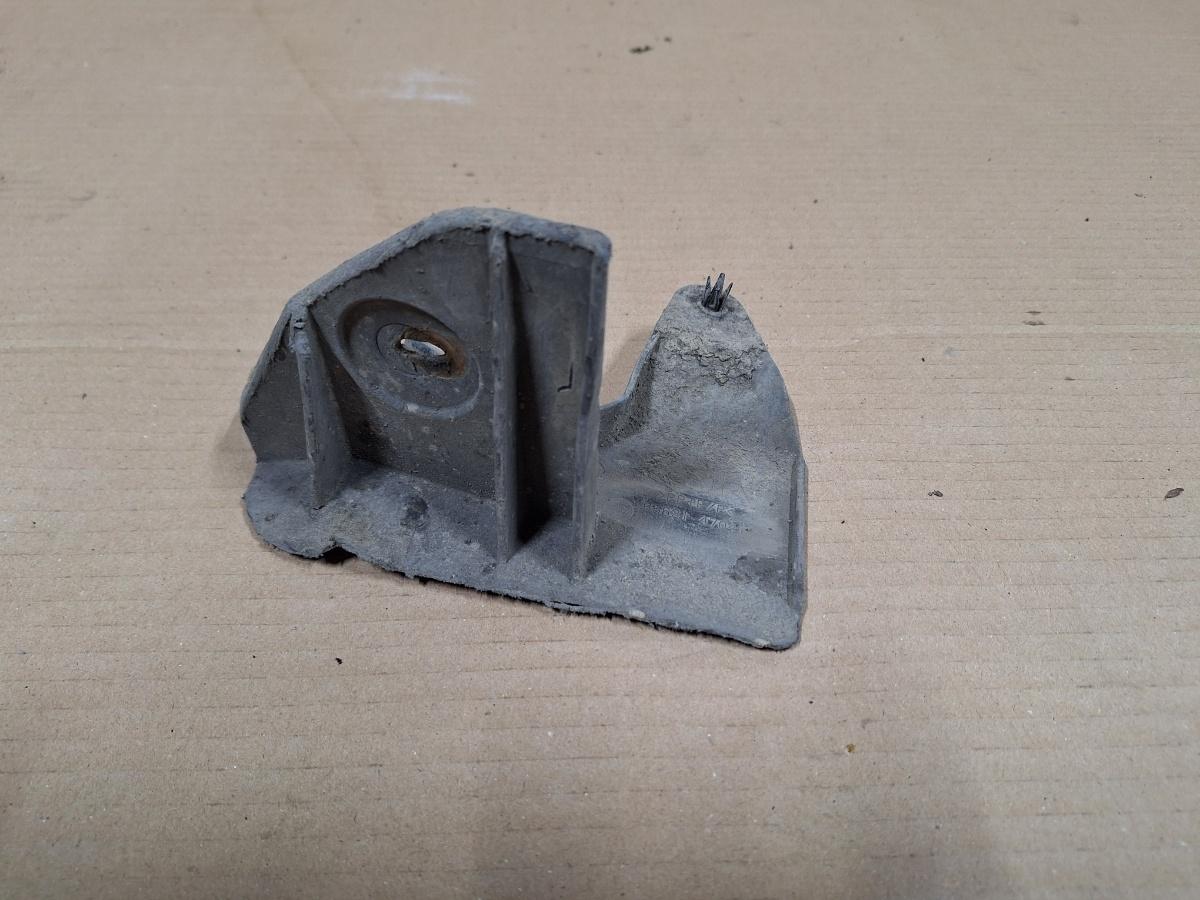 Suport aparatoare noroi  dreapta spate TOYOTA PRIUS _W3_ 2008 - >1.8 Hybrid 2ZR-FXE 65631-47041