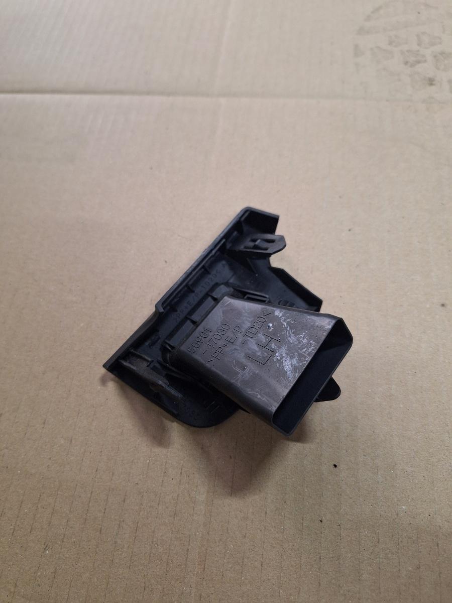 Grila de ventilatie laterala panou de bord dreapta TOYOTA PRIUS _W3_ 2008 - >1.8 Hybrid 2ZR-FXE 55961-47030