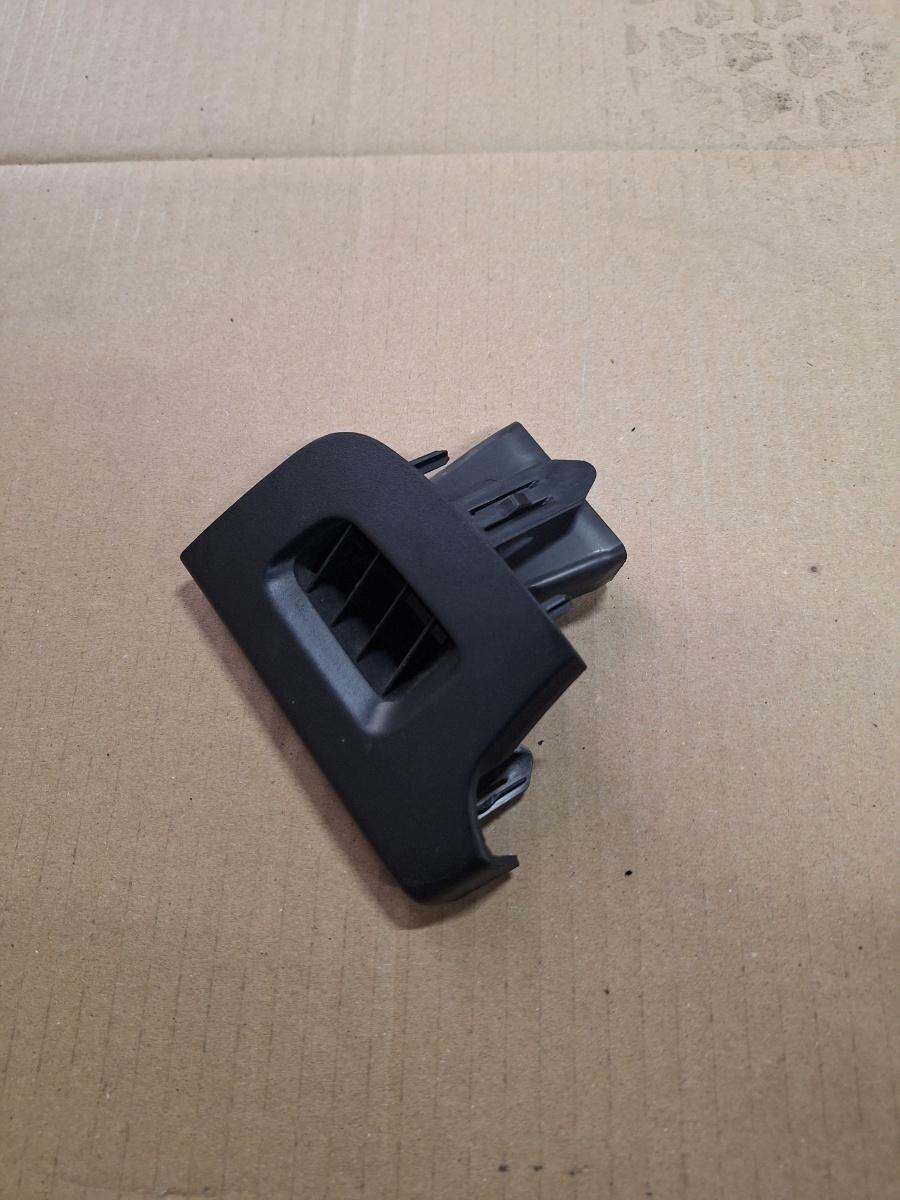 Grila de ventilatie laterala panou de bord dreapta TOYOTA PRIUS _W3_ 2008 - >1.8 Hybrid 2ZR-FXE 55961-47030