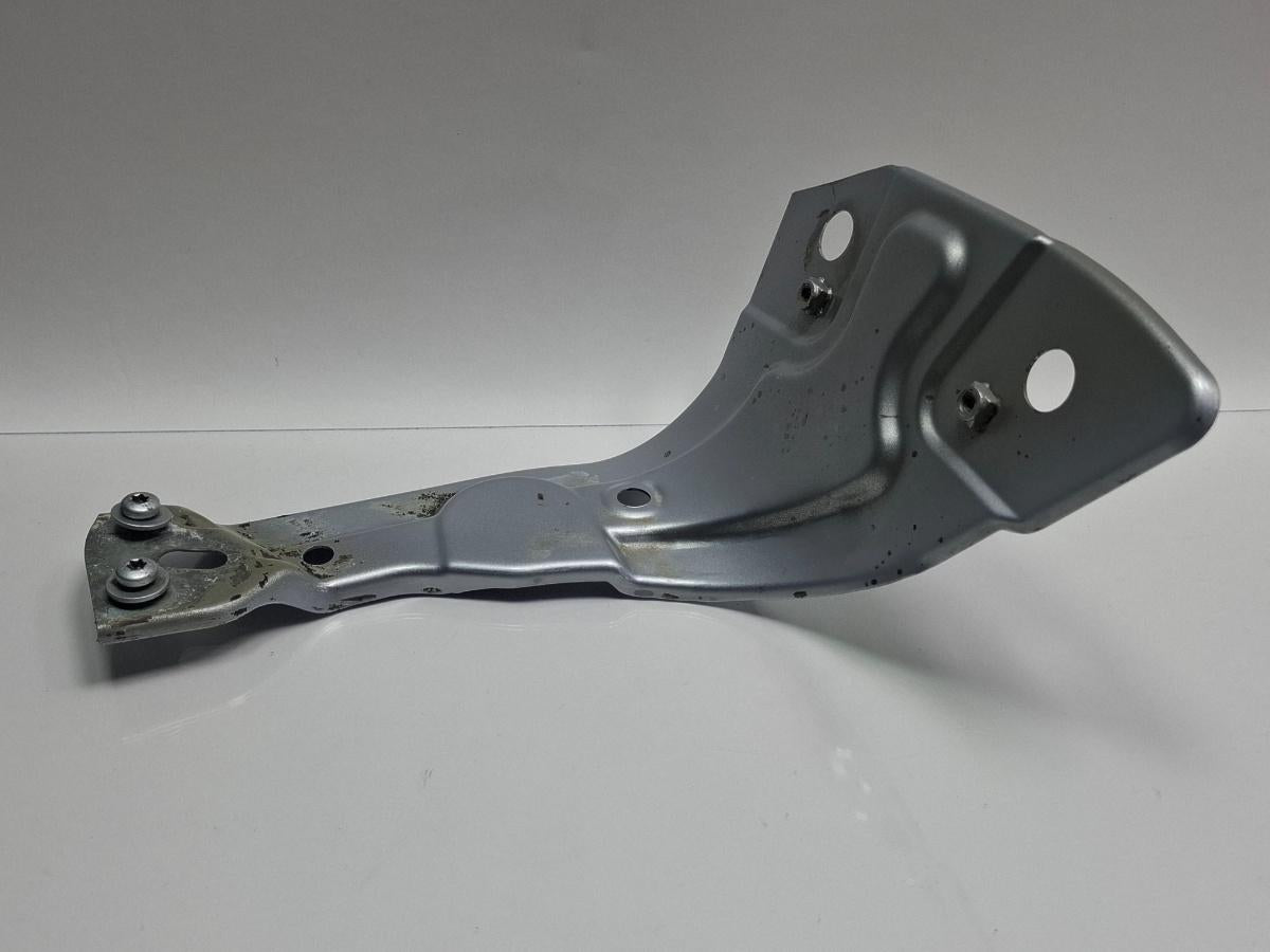 Suport aripa dreapta fata VOLKSWAGEN PASSAT 365 2010 - 20142.0 2.0 TDi BlueMotion CFFB 3AA821142