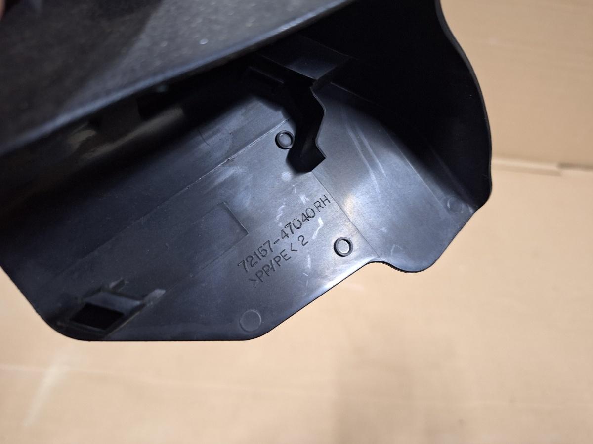 Ornamente sina de fixare scaun fata, pasager dreapta TOYOTA PRIUS _W3_ 2008 - >1.8 Hybrid 2ZR-FXE 72157-47040