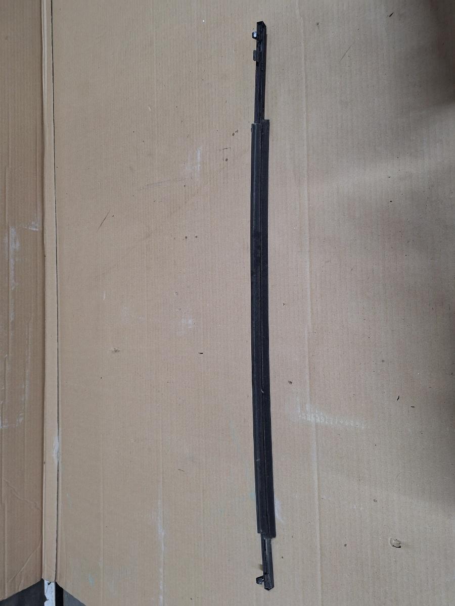 Perie geam portiera dreapta fata TOYOTA PRIUS _W3_ 2008 - >1.8 Hybrid 2ZR-FXE