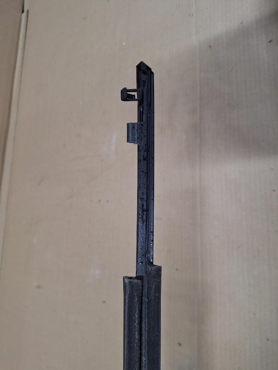 Perie geam portiera dreapta fata TOYOTA PRIUS _W3_ 2008 - >1.8 Hybrid 2ZR-FXE