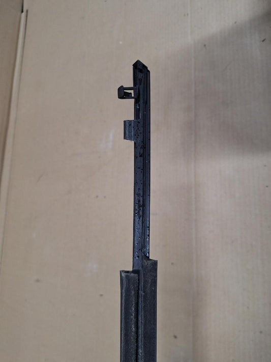 Perie geam portiera dreapta fata TOYOTA PRIUS _W3_ 2008 - >1.8 Hybrid 2ZR-FXE