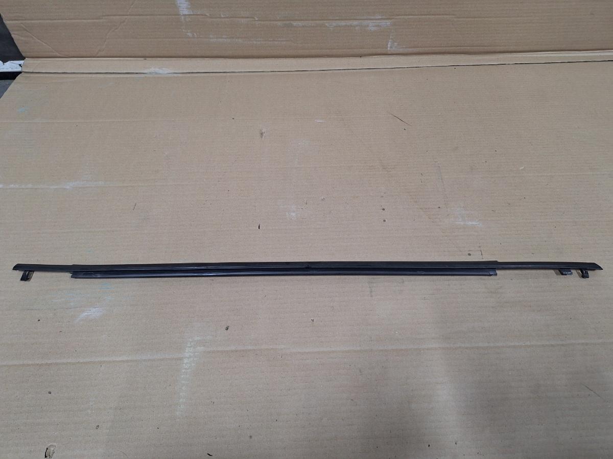 Perie geam portiera dreapta fata TOYOTA PRIUS _W3_ 2008 - >1.8 Hybrid 2ZR-FXE