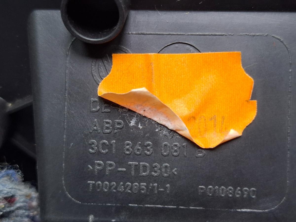 Ornament plansa bord VOLKSWAGEN PASSAT 365 2010 - 20142.0 2.0 TDi BlueMotion CFFB 3C1863081B