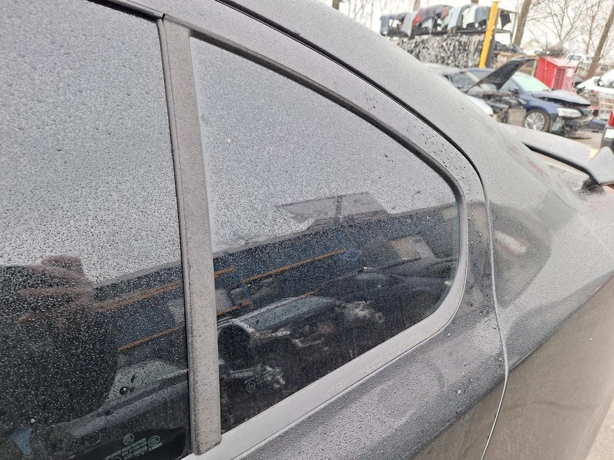 Geam pivotant portiera spate stanga SKODA OCTAVIA 1Z3 2011