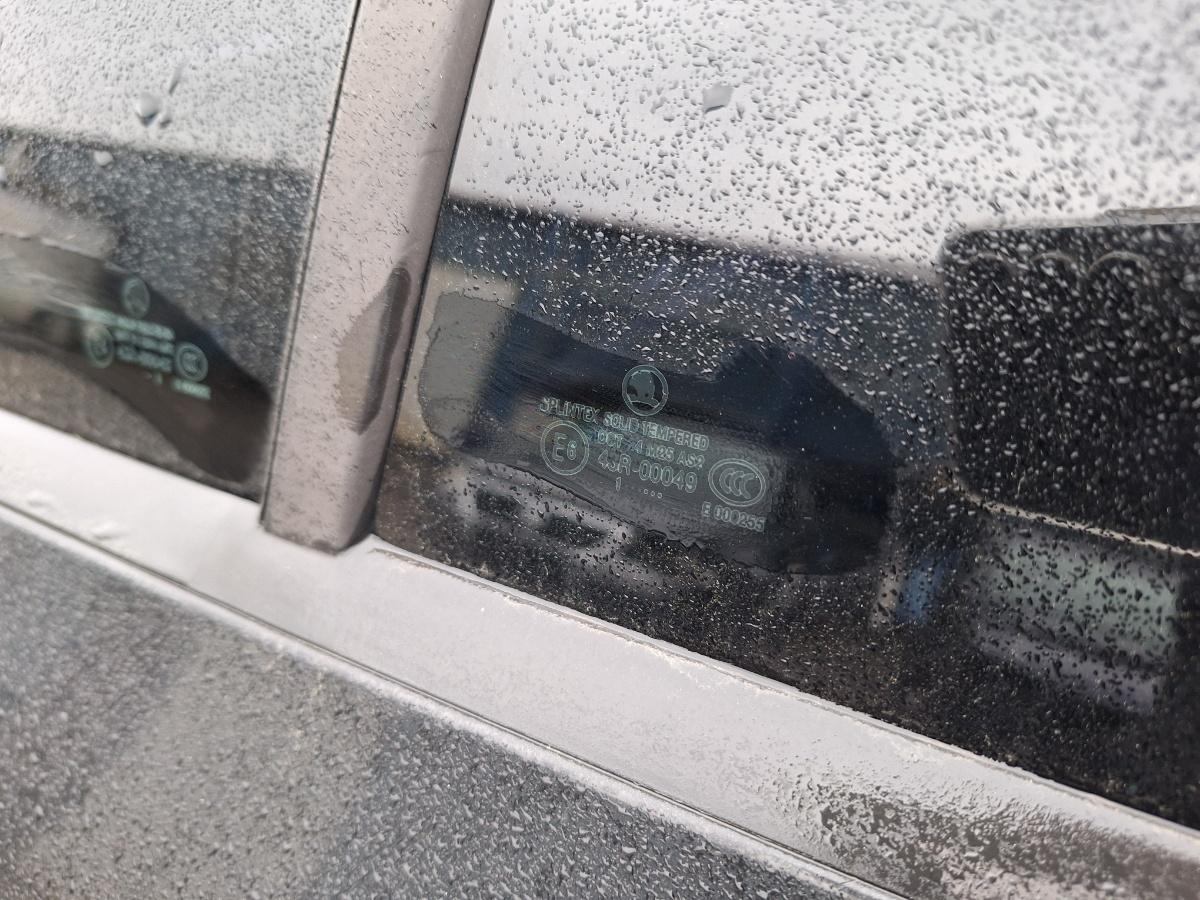 Geam pivotant portiera spate stanga SKODA OCTAVIA 1Z3 2011