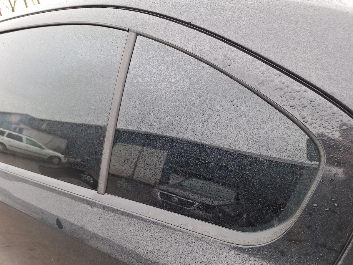 Geam pivotant portiera spate stanga SKODA OCTAVIA 1Z3 2011