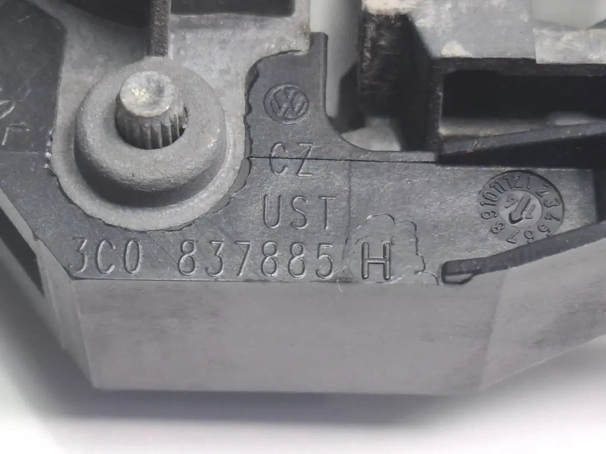 Suport maner usa stanga fata VOLKSWAGEN PASSAT 365 2010 - 20142.0 2.0 TDi BlueMotion CFFB  3C0837885H