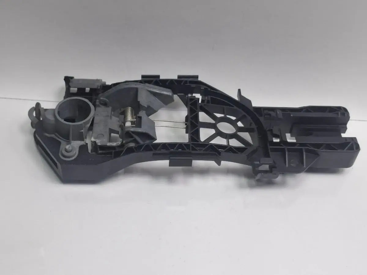 Suport maner usa stanga fata VOLKSWAGEN PASSAT 365 2010 - 20142.0 2.0 TDi BlueMotion CFFB  3C0837885H