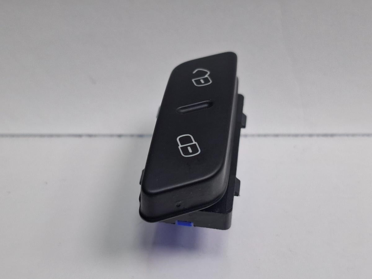 Buton blocare portiere VOLKSWAGEN PASSAT 365 2010 - 2014 2.0 TDi BlueMotion CFFB 3AA962125