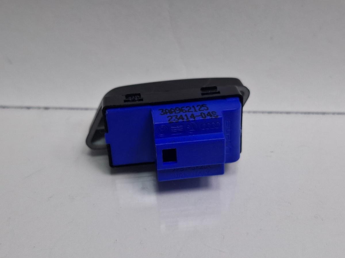 Buton blocare portiere VOLKSWAGEN PASSAT 365 2010 - 2014 2.0 TDi BlueMotion CFFB 3AA962125