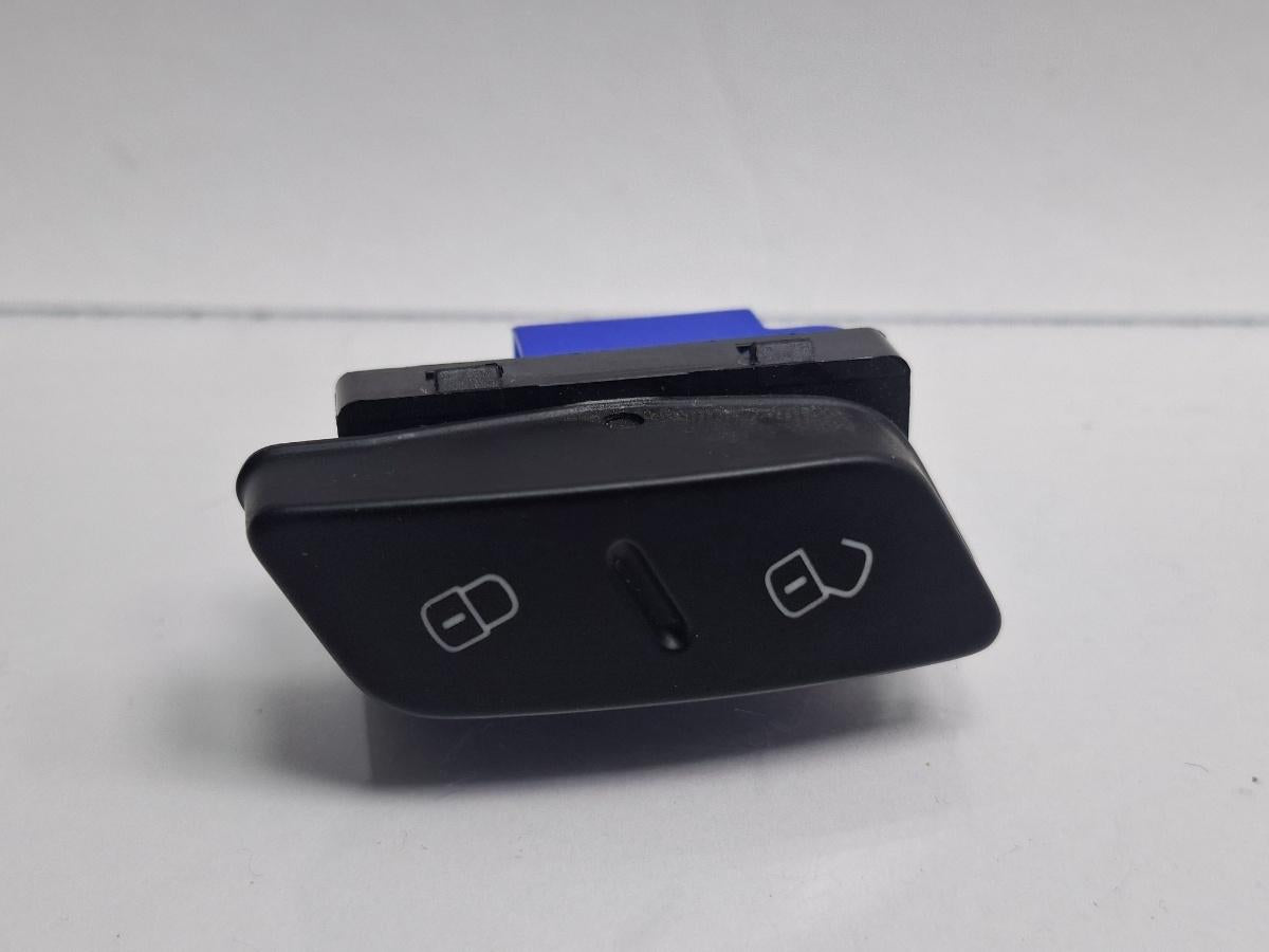 Buton blocare portiere VOLKSWAGEN PASSAT 365 2010 - 2014 2.0 TDi BlueMotion CFFB 3AA962125