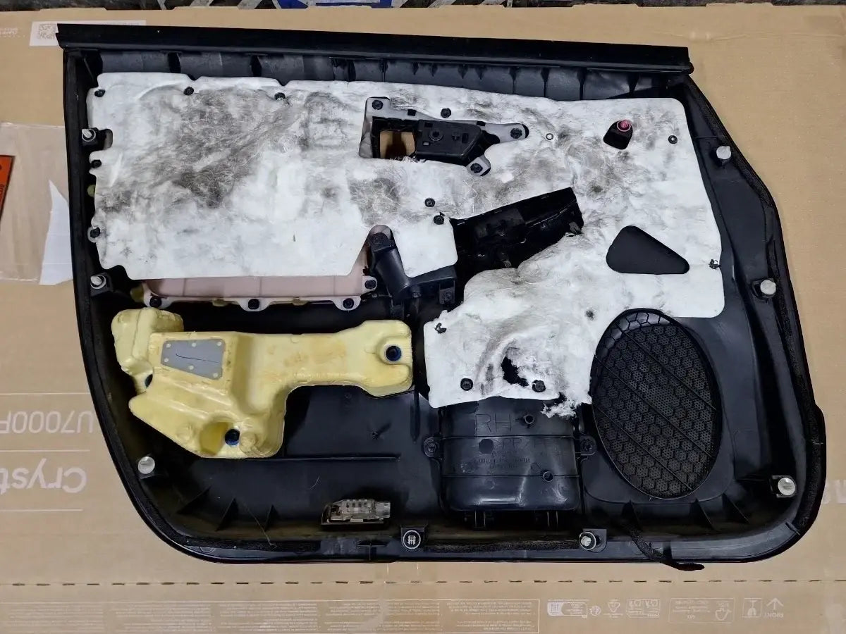 Tapiterie panou portiera fata dreapta TOYOTA PRIUS _W3_ 2008 - 2015