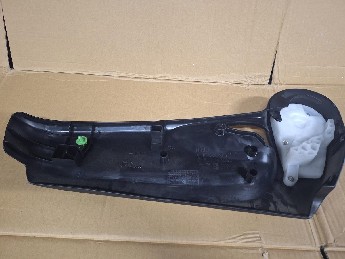 Ornament scaun dreapta fata TOYOTA PRIUS _W3_ 2008 - >1.8 Hybrid 2ZR-FXE 71811-47080