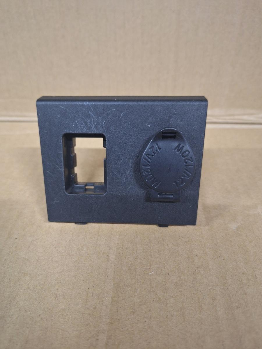 Priza 12 V (fata) TOYOTA PRIUS _W3_ 2008 - >1.8 Hybrid 2ZR-FXE 58819-47010
