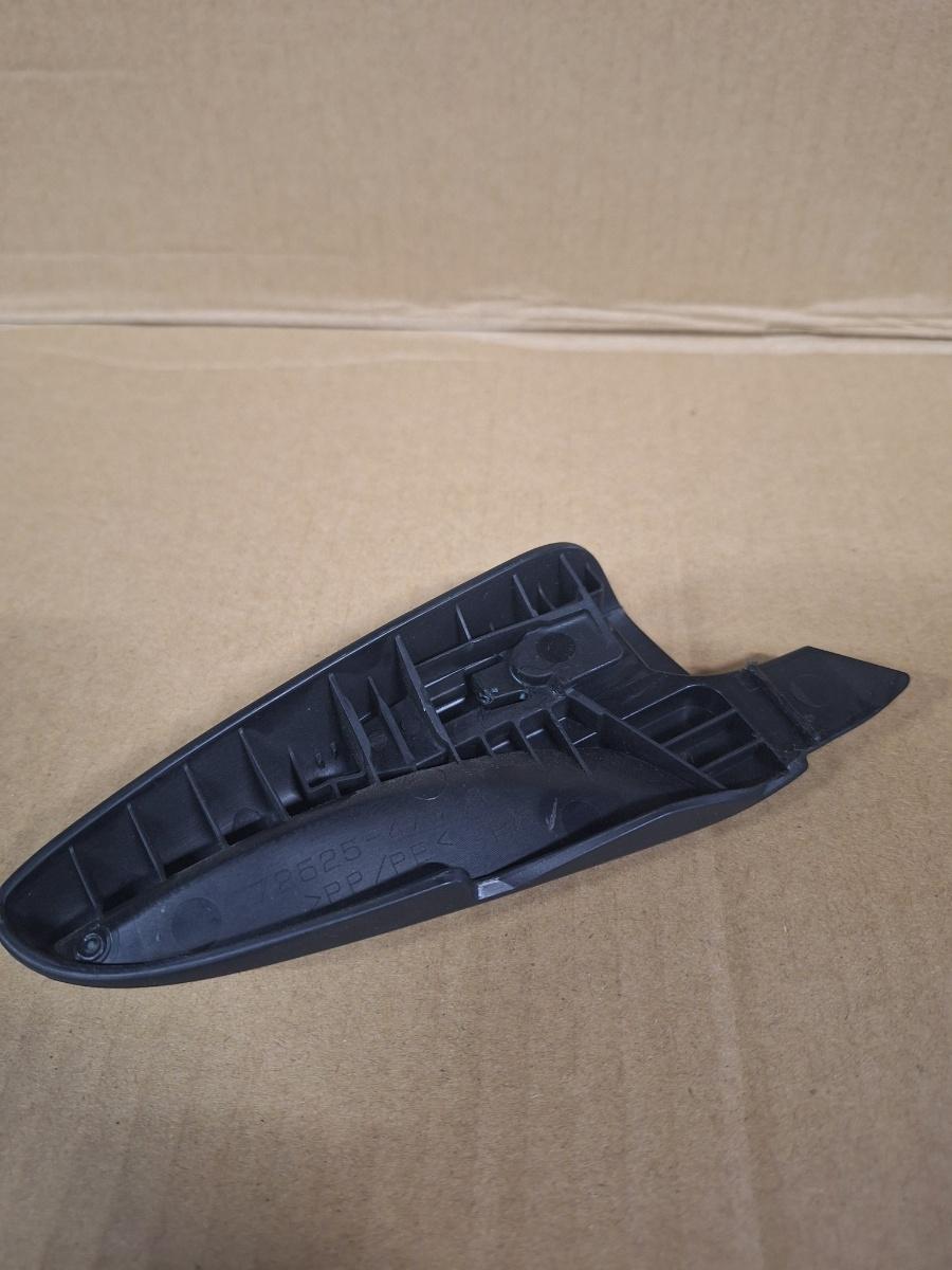 Maner reglaj scaun dreapta TOYOTA PRIUS _W3_ 2008 - >1.8 Hybrid 2ZR-FXE 72525-47010