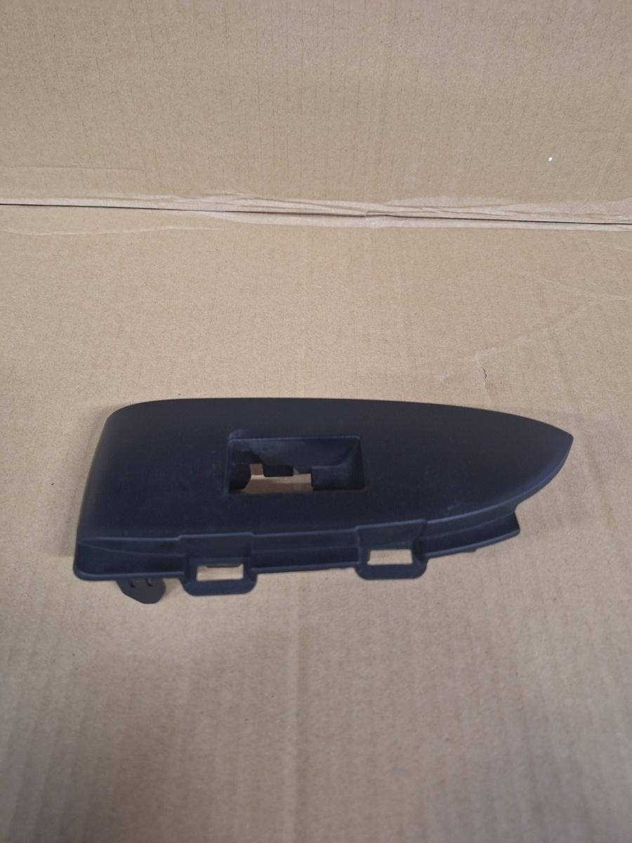 Rama comutator geamuri portiera spate stanga TOYOTA PRIUS _W3_ 2008 - >1.8 Hybrid 2ZR-FXE 74272-47060
