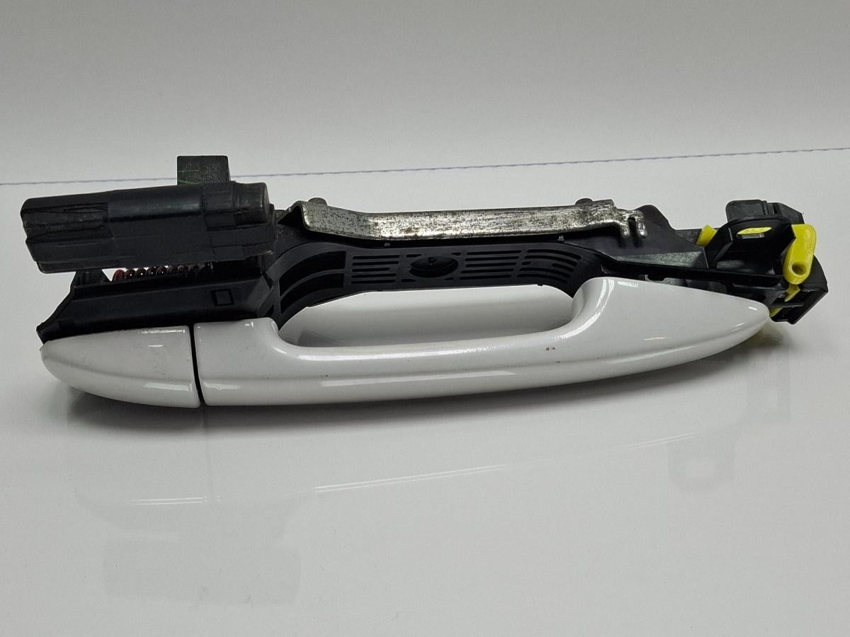 Maner exterior cu suport usa dreapta spate TOYOTA PRIUS _W3_ 2008 - >1.8 Hybrid 2ZR-FXE 6920347020 , 6921174020A